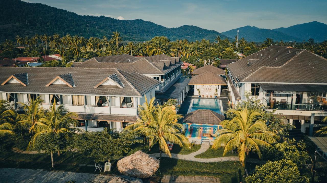 Alia Residence Business Resort Padang Mat Sirat Exterior photo