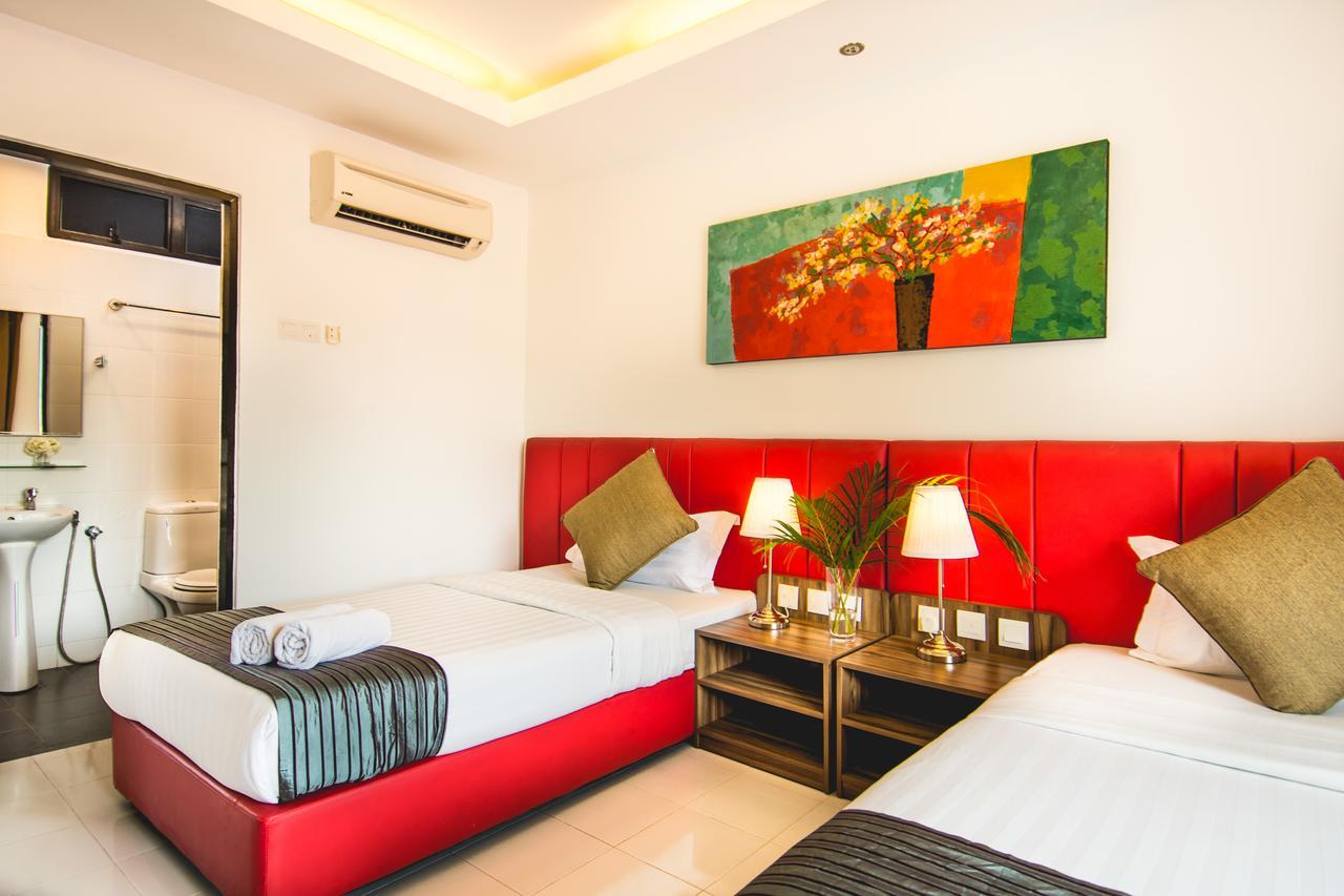 Alia Residence Business Resort Padang Mat Sirat Exterior photo
