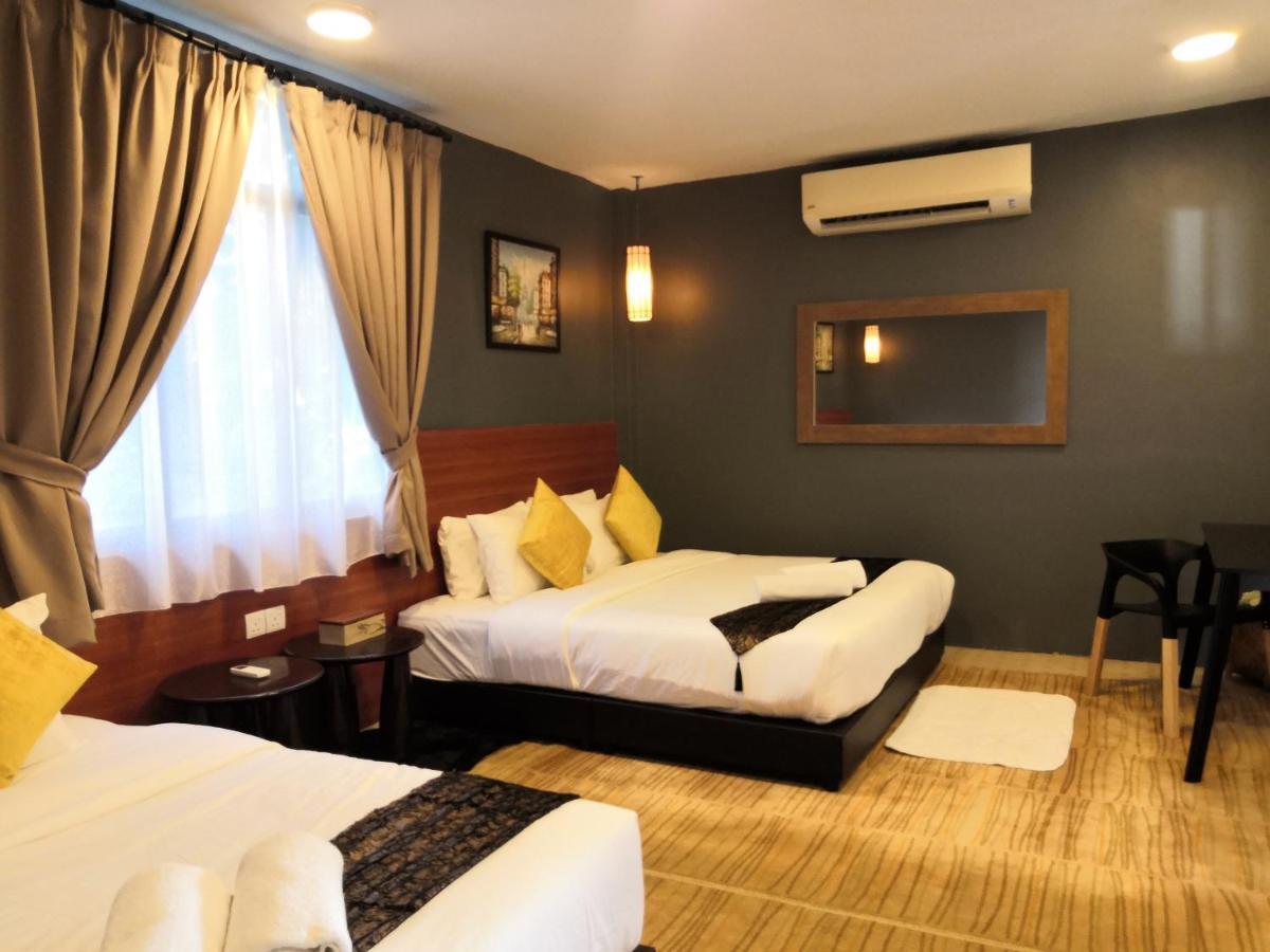 Alia Residence Business Resort Padang Mat Sirat Exterior photo