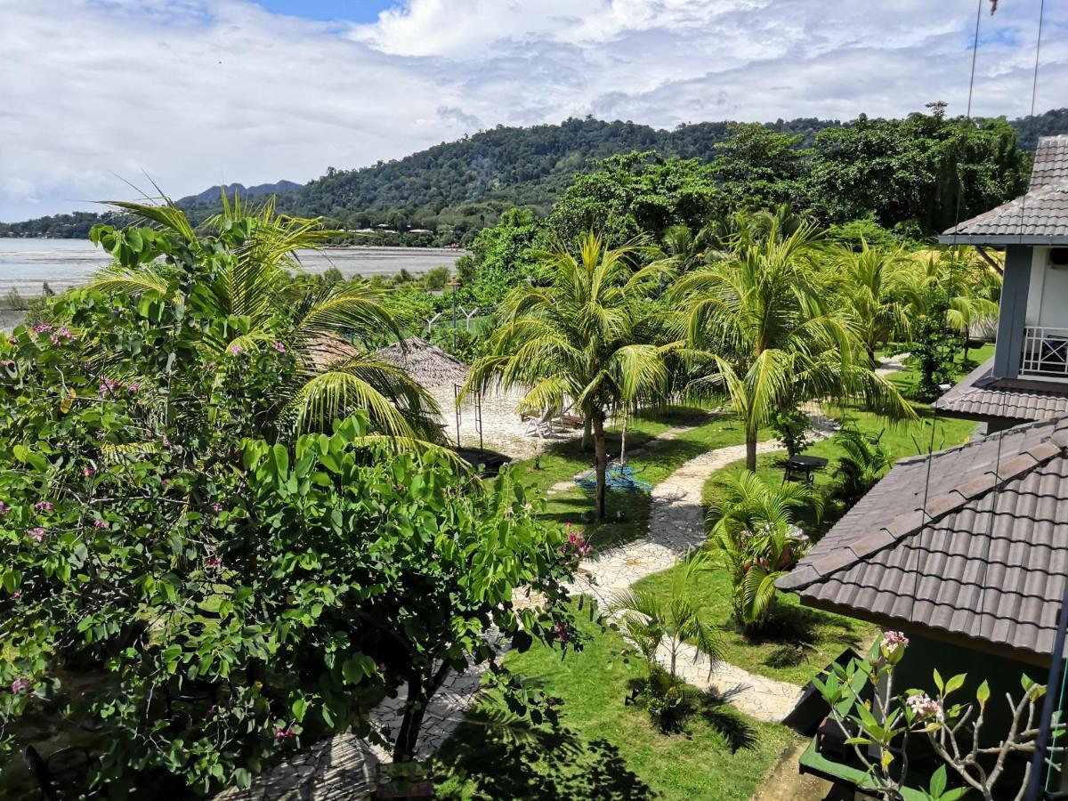 Alia Residence Business Resort Padang Mat Sirat Exterior photo