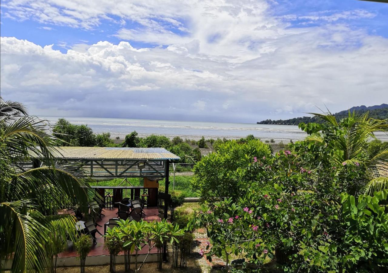 Alia Residence Business Resort Padang Mat Sirat Exterior photo