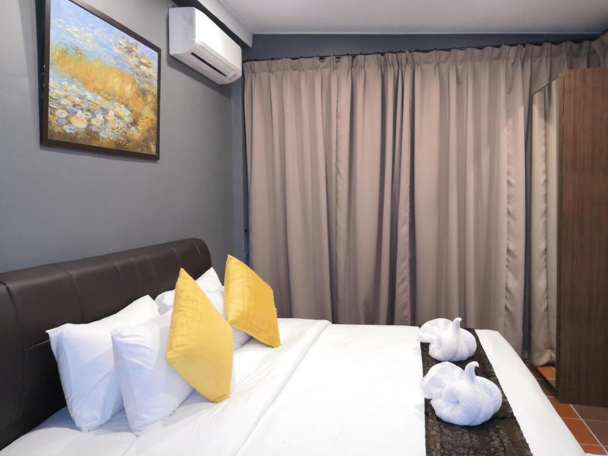 Alia Residence Business Resort Padang Mat Sirat Exterior photo