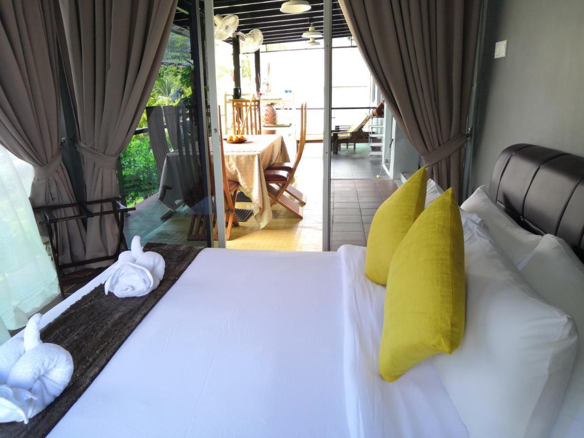 Alia Residence Business Resort Padang Mat Sirat Exterior photo